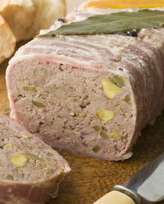 Мясной паштет с фисташками