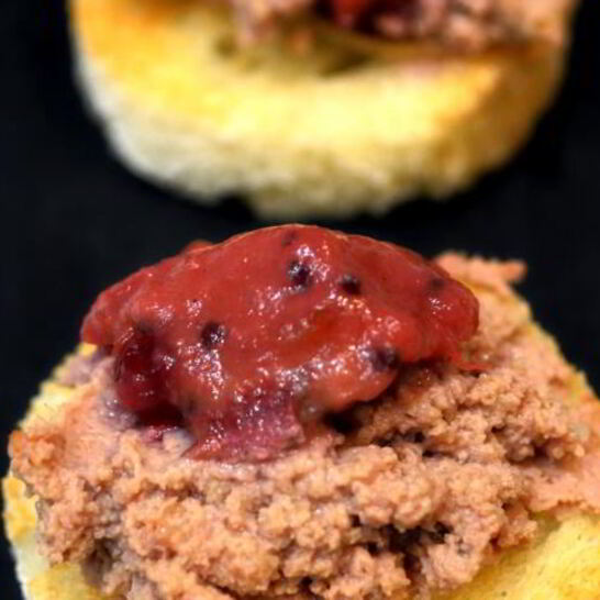 Рецепт паштет из фермерской куриной печени с мармеладом из красного крыжовника и смородины