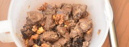 паштет из куриной печени с черносливом и грецкими орехами. Шаг 10