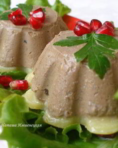 Паштет из куриной печени с черносливом и орехами