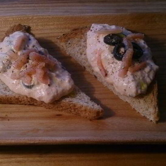 Рецепт паштет из слабосоленой семги с томатами и маслинами