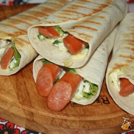 Рецепт гриль-роллы с острыми колбасками джинга-джинга