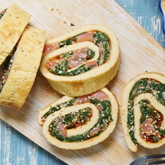 Рецепт ролл из омлета со шпинатом и лососем в азиатском стиле