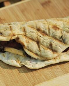 Ролл с пастромой