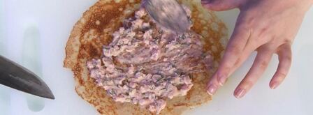 роллы из гречневых блинов с креветками. Шаг 6