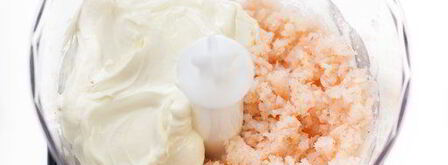 роллы из огурца с креветками, сливочным сыром и лососем. Шаг 4