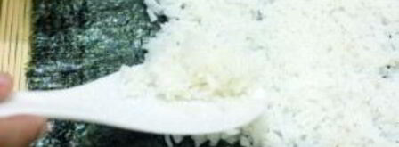 роллы с колбасой. Шаг 2