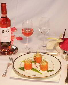 Роллы с копченым лососем, треской и чесночным попурри