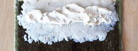 роллы с крабовыми палочками. Шаг 4