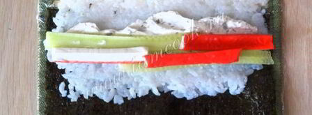 роллы с крабовыми палочками. Шаг 5