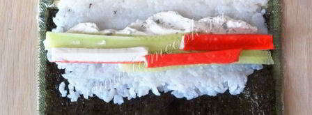 роллы с крабовыми палочками. Шаг 6