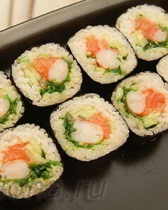 Роллы с креветками, чукой и лососем