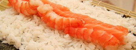 роллы с креветками, чукой и лососем. Шаг 4