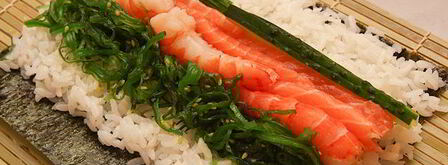 роллы с креветками, чукой и лососем. Шаг 6