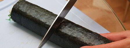 роллы с креветками, чукой и лососем. Шаг 9