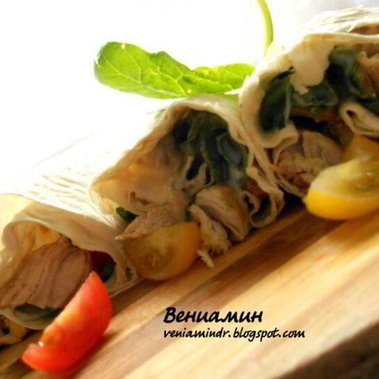 Рецепт роллы с куриным филе, помидорами и шпинатом
