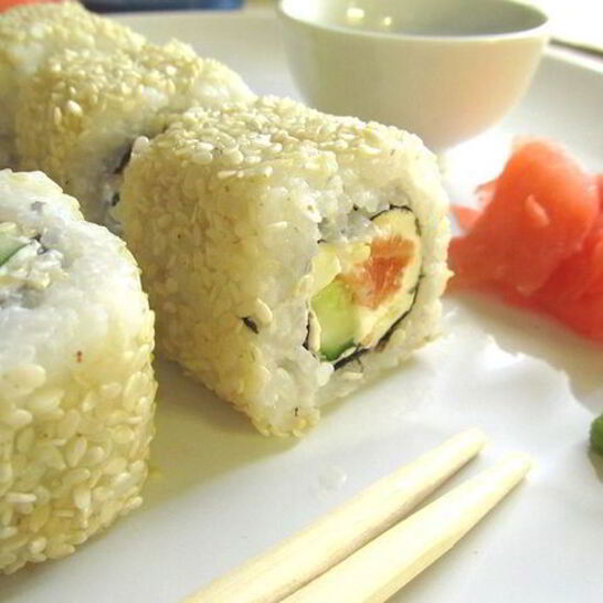 Рецепт роллы с лососем и сыром филадельфия