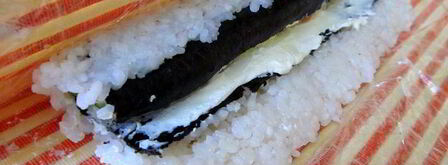 роллы с лососем и сыром филадельфия. Шаг 7