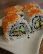 Роллы с угрем, авокадо и огурцом
