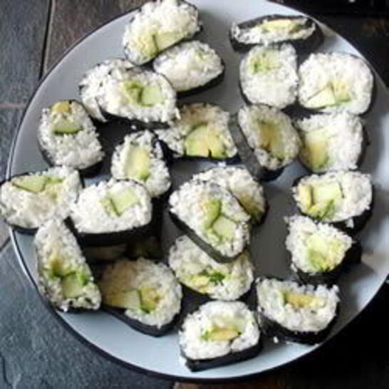 Рецепт суши роллы с огурцом и авокадо
