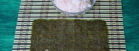 запеченные роллы с крабовыми палочками. Шаг 7