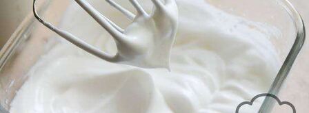 бисквитный рулет с клубникой. Шаг 2