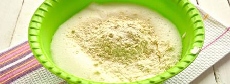 бисквитный рулет со сгущенным молоком. Шаг 2