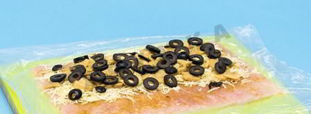 куриный рулет с грибами и маслинами. Шаг 7