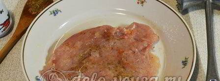 куриный рулет с сыром и чесноком. Шаг 2