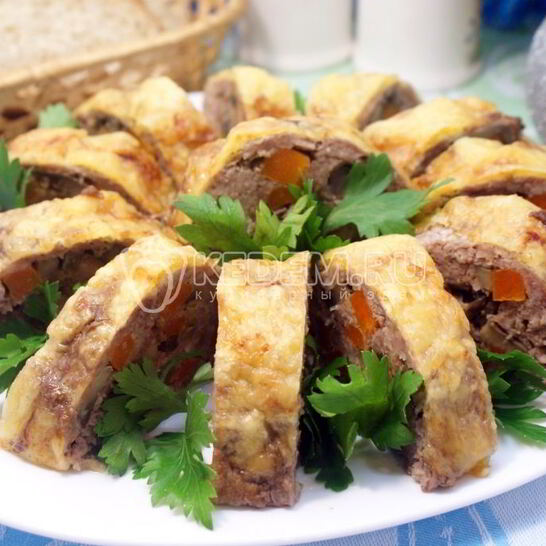 Рецепт мясной рулет с грибами и сыром