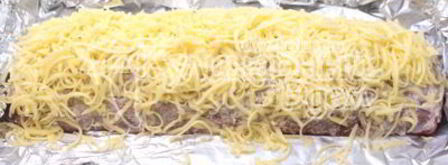 мясной рулет с грибами и сыром. Шаг 5