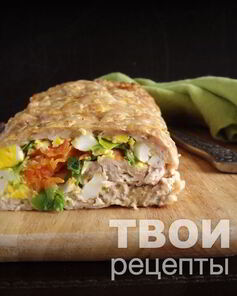 Мясной рулет с яйцом и морковью