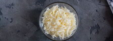 мясные рулетики с сыром и зеленью. Шаг 4