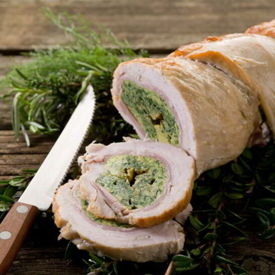 Рецепт мясные рулеты с начинкой из сыра и соуса песто