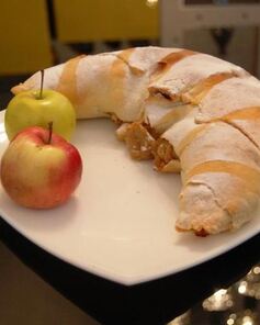 Постный яблочный рулет