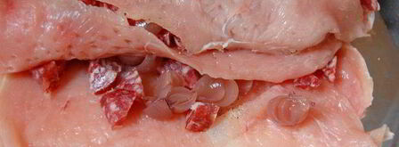 рулет из индейки с салями. Шаг 6