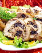 Рулет из курицы с черносливом