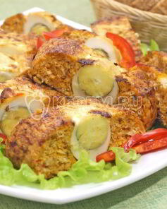 Рулет из курицы с овощами и яйцами