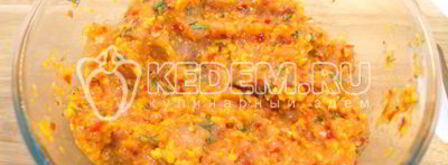 рулет из курицы с овощами и яйцами. Шаг 7