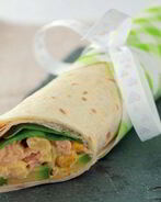 Рулет из лаваша с тунцом и кукурузой