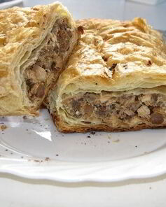 Рулет из слоеного бездрожжевого теста