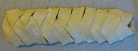 рулет из слоеного бездрожжевого теста. Шаг 3