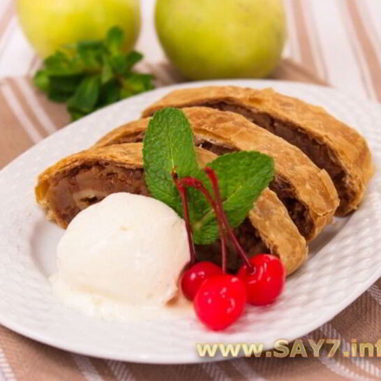 Рецепт рулет из слоеного теста с яблоками и орехами