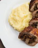 Рулет из свинины с грибами