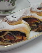 Рулет с курагой и маком