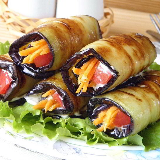 Рецепт рулетики из баклажанов с корейской морковкой