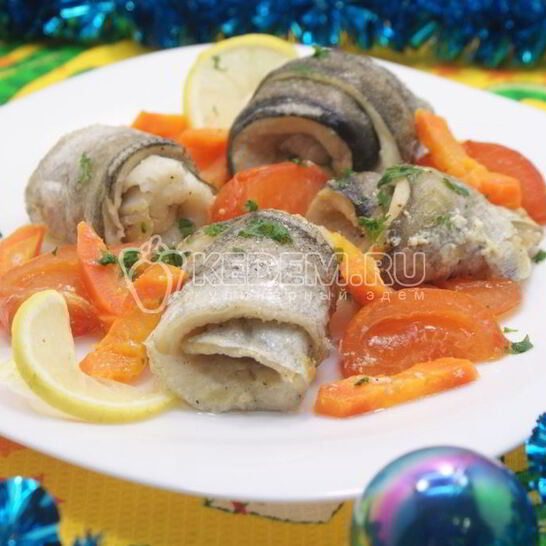 Рецепт рулетики из рыбы запеченные с овощами