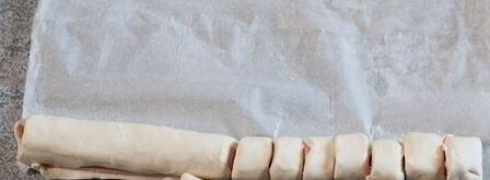 рулетики из слоеного теста с ветчиной. Шаг 7