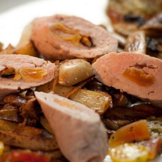 Рецепт рулетики из телятины с соусом из киви и папайи