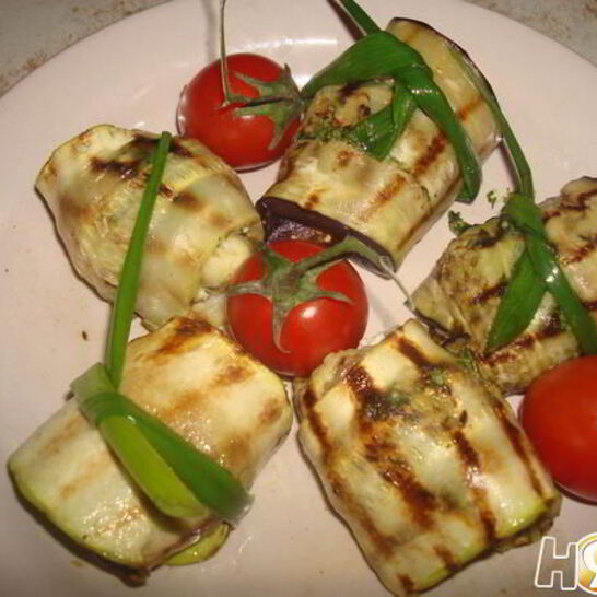 Рецепт рулеты из баклажанов с беконом, сыром и зеленью